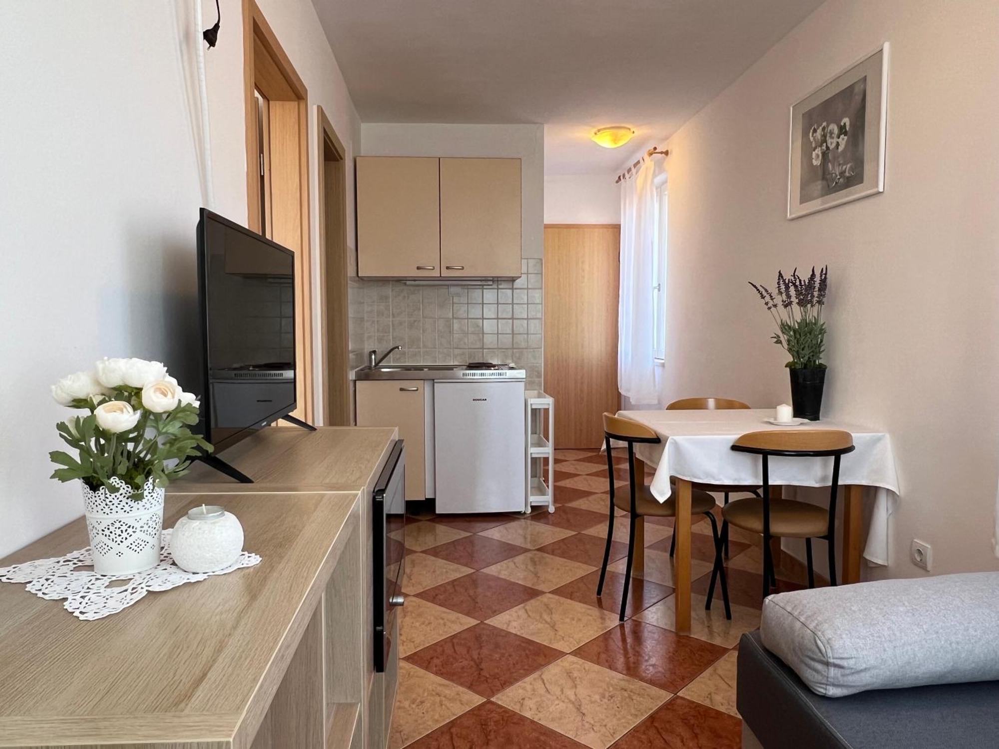 Apartments And Rooms Katija & Egon Korcula Town Exterior photo