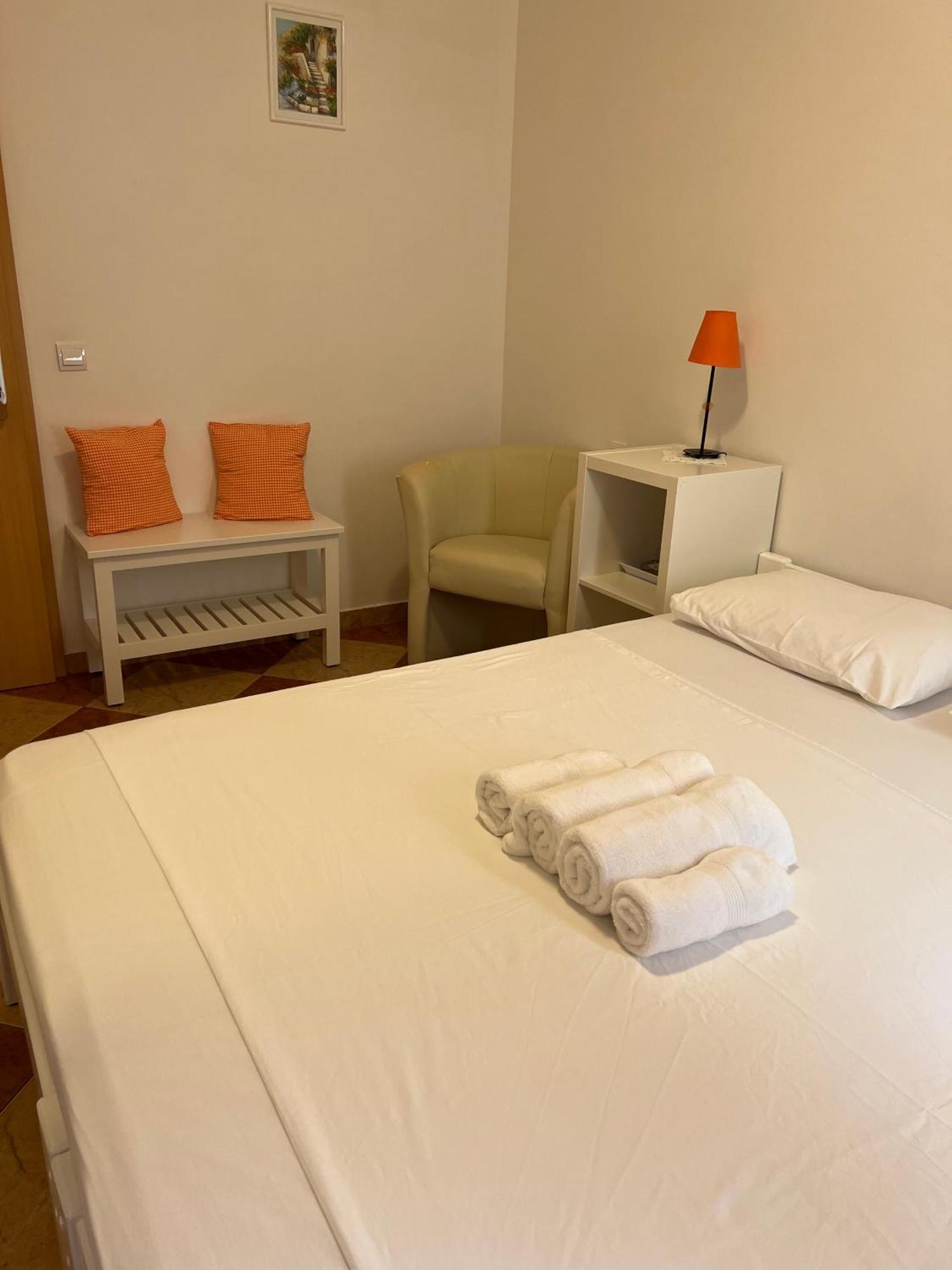 Apartments And Rooms Katija & Egon Korcula Town Exterior photo
